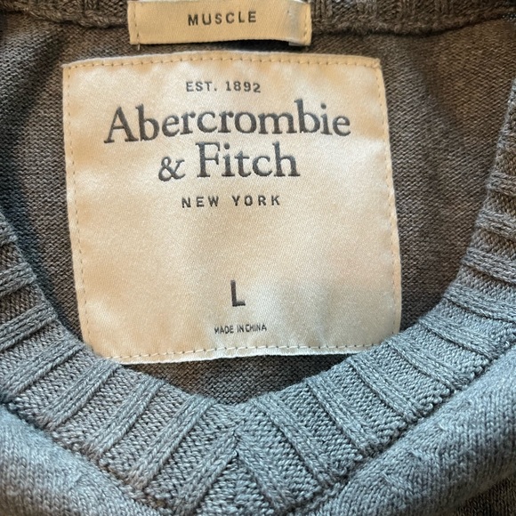 Abercrombie & Fitch young men’s size large grey sweater - Picture 1 of 3